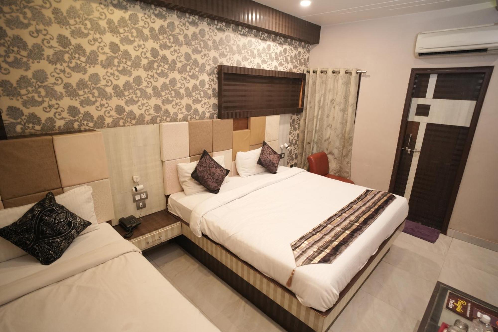 Hotel Rajkamal Near Varanasi Railway Station Exterior foto